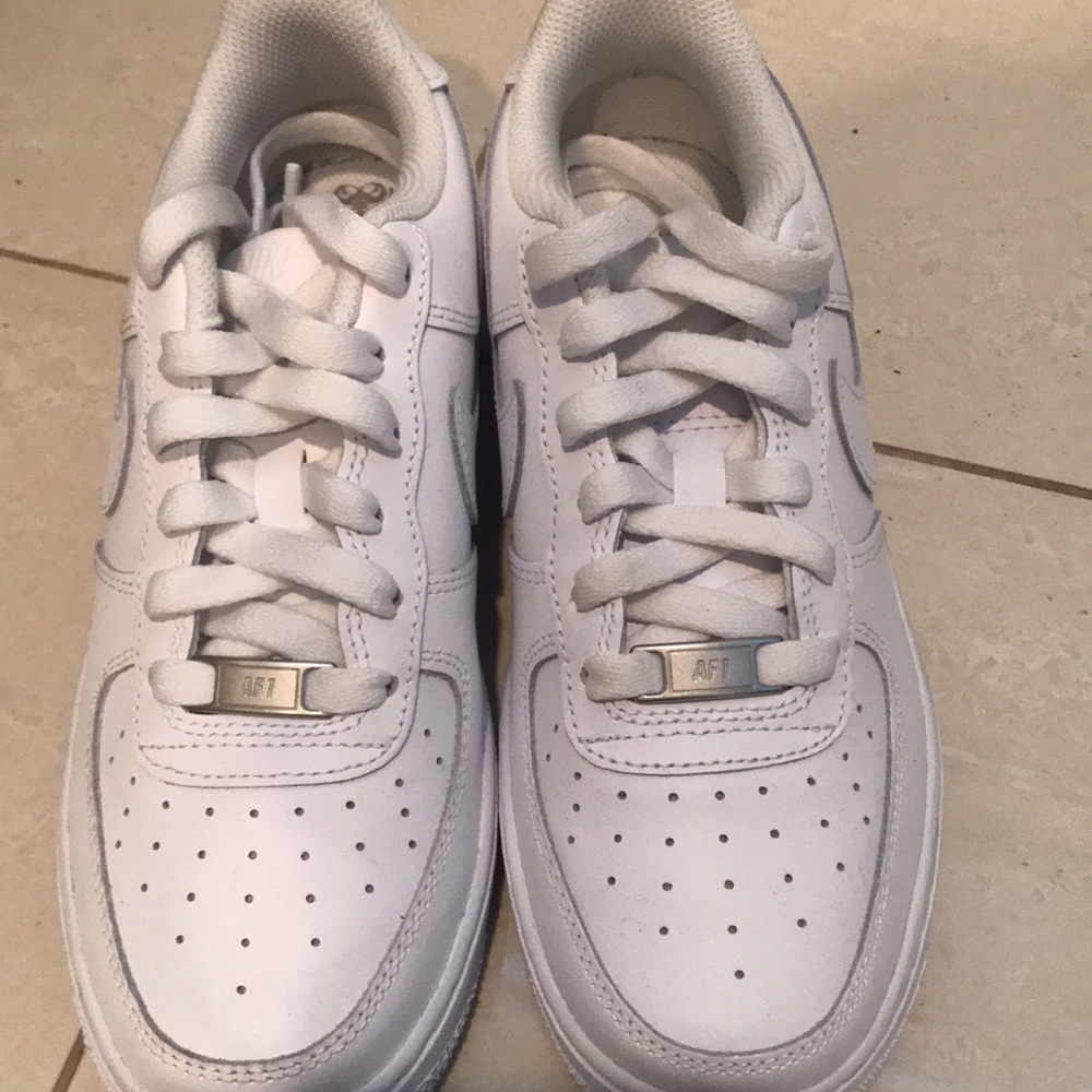 Nike Air Forces Kids Size 4.5 - Picture 6 of 7